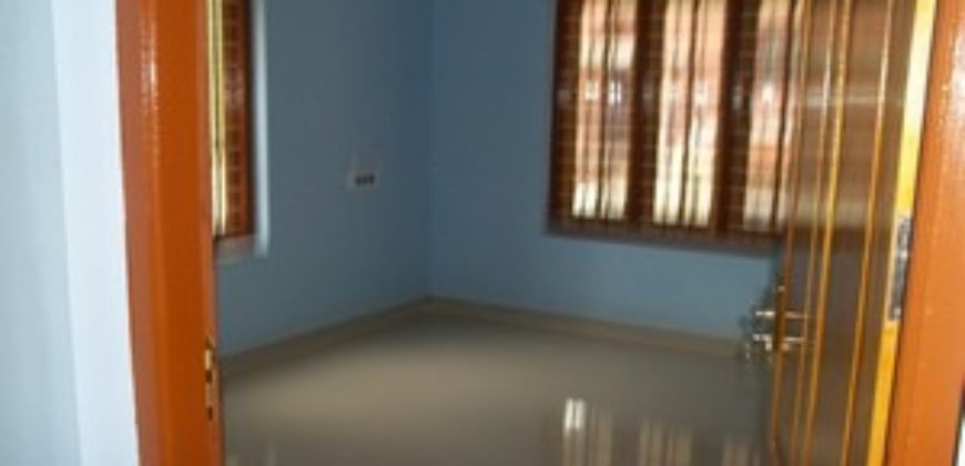 20000 rs 3 bedroom independent house family and bachelors kulathoor mukklakal park 1 km 9188764468