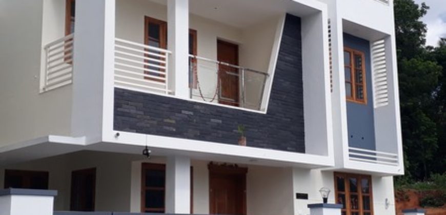 90 lakh 4 bedroom new house 2000 sq feet 5 cent pangapara park 2 km 9995061065