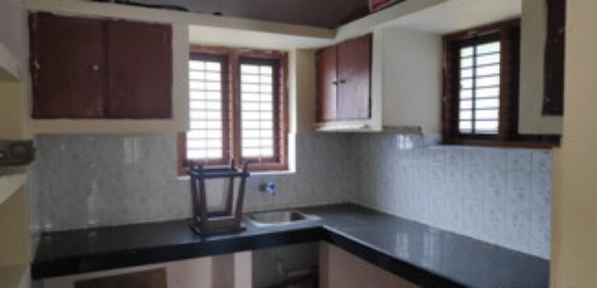 8000 rs 2 bedroom ground floor near phase 3 and park for bachelors 9188764468