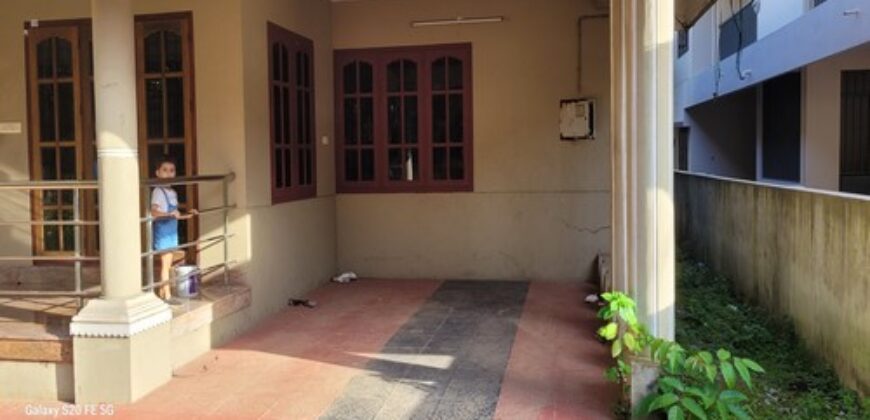 13000 rs 3 bedroom independent house semi furnished bus stop 300 meter 5 km from park 9188764468