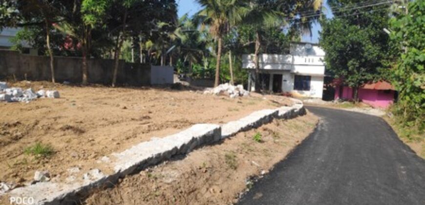 5 cent residence land per cent 8 lakh kariyavattom park 2 km 9188764468