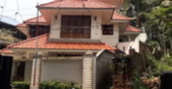 10 lakh 2100 sq feet house bus stop 50 meter 6 km from park 9188764468