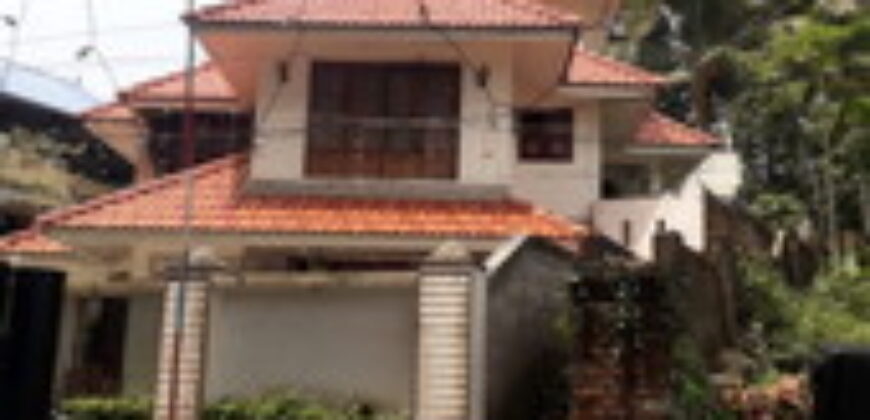 10 lakh 2100 sq feet house bus stop 50 meter 6 km from park 9188764468