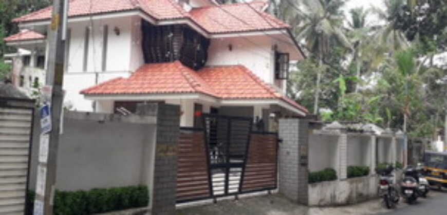 10 lakh 2100 sq feet house bus stop 50 meter 6 km from park 9188764468