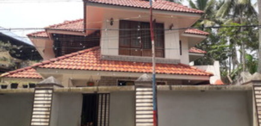 10 lakh 2100 sq feet house bus stop 50 meter 6 km from park 9188764468