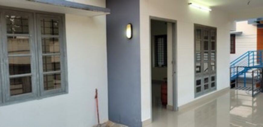 9000 rs 2 bedroom first floor 700 meter from kinfra park chanthavila 9188764468