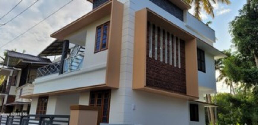 57 lakh 3 bedroom new house 1400 sq feet 4 cent NH 66 500 meter 4 km from park 6282419384