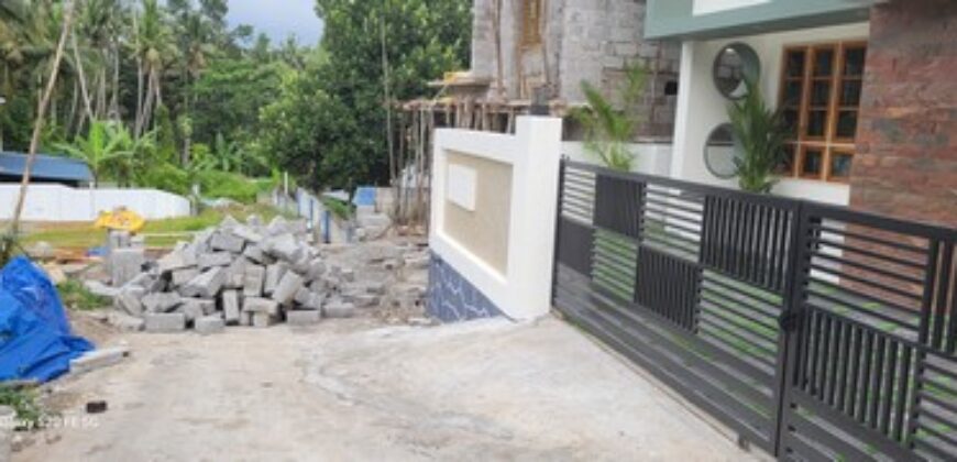 60 lakh 3 bedroom new house 1700 sq feet 4,5 cent 1 km from kinfra park chanthavila 6282419384