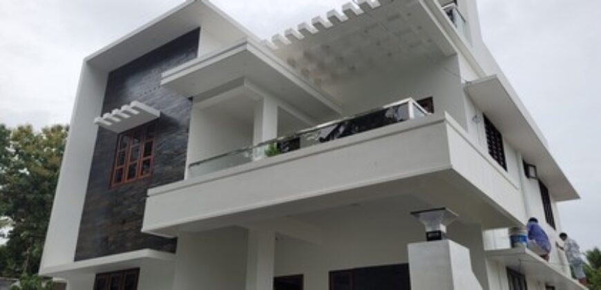 98 lakh 5 bedroom new house 2050 sq feet 4.5 cent pullanivila kariyavattom 4 km from park 9188764468