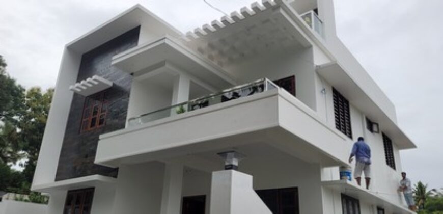 98 lakh 5 bedroom new house 2050 sq feet 4.5 cent pullanivila kariyavattom 4 km from park 9188764468