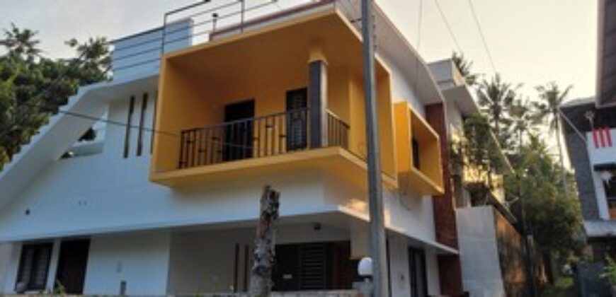 65 lakh 4 bedroom brand new house 3 km from technopark back gate location kariyavattom 6282419384