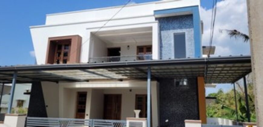 16000 rs 3 bedroom brand new first floor hall and kitchen 12 villa project 1 km from kinfra park chanthavila 9188764468