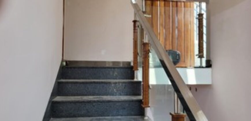 16000 rs 3 bedroom brand new first floor hall and kitchen 12 villa project 1 km from kinfra park chanthavila 9188764468