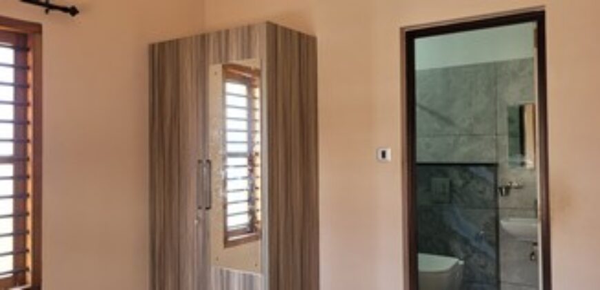 16000 rs 3 bedroom brand new first floor hall and kitchen 12 villa project 1 km from kinfra park chanthavila 9188764468