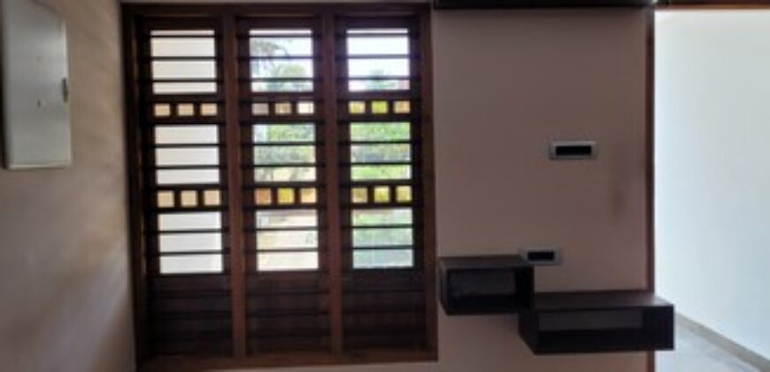 16000 rs 3 bedroom brand new first floor hall and kitchen 12 villa project 1 km from kinfra park chanthavila 9188764468