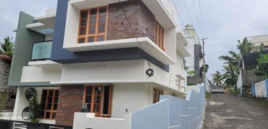 15000 rs 4 bedroom new independent house bus stop 300 meter chanthavila 2 km from kinfra park 6 km from park 9188764468